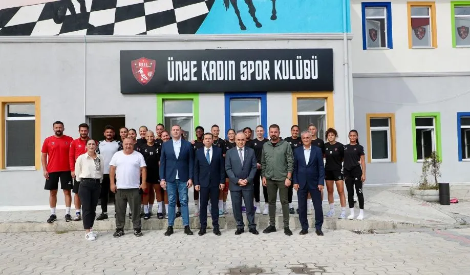 VALİ EROL VE KAYMAKAM IŞIK’TAN ÜNYE KADIN FUTBOL KULÜBÜ’NE İADE-İ ZİYARET