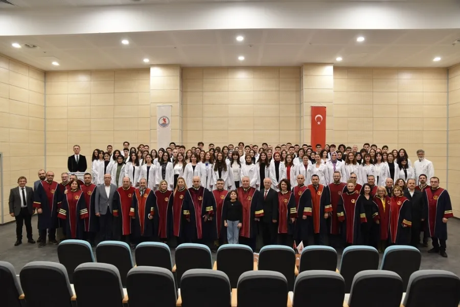 Veteriner Hekim Adayları Düzenlenen Törenle Beyaz Önlüklerini Giydi