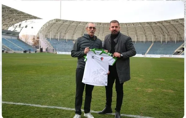 Ünye Kadın Futbol Kulübü’nden Etimesgut Belediye Başkanı Erdal Beşikçioğlu’na Teşekkür..