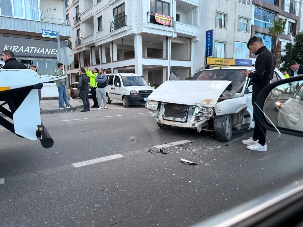 Ünye Fevzi Çakmak’ta Maddi Hasarlı Kaza! 