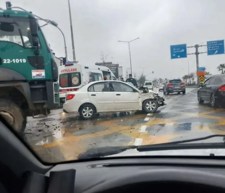 Fatsa - Aybastı Kavşağında Trafik Kazası: 1 Yaralı