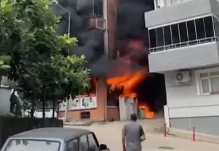 Çamaşır makinesi patladı, binada hasar oluştu