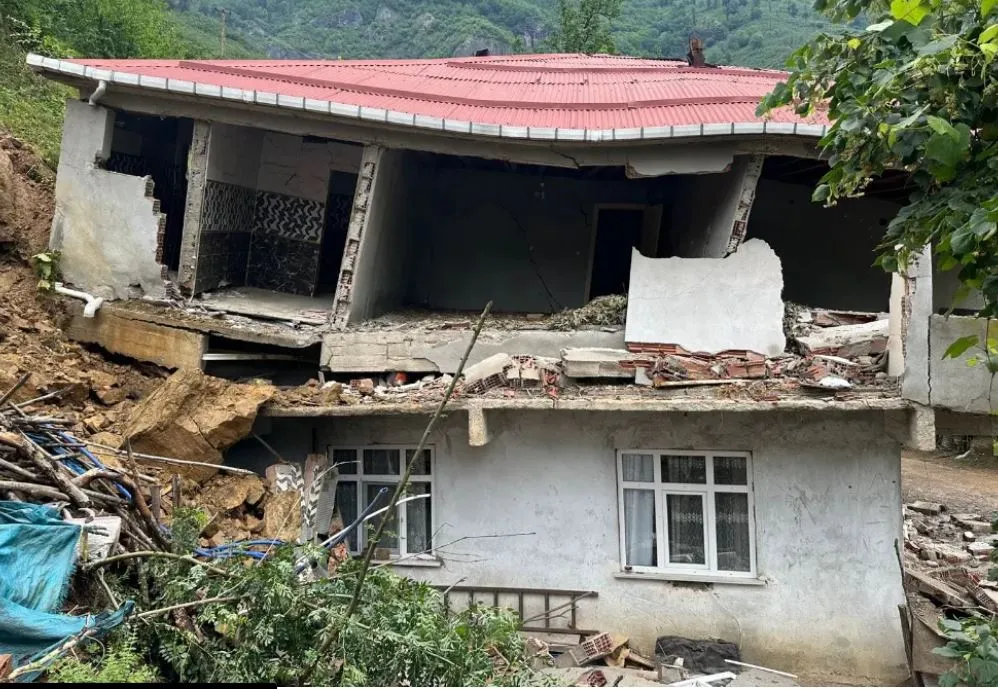 Heyelan Nedeniyle Ev Gürgentepe’de Kullanılamaz Hale Geldi