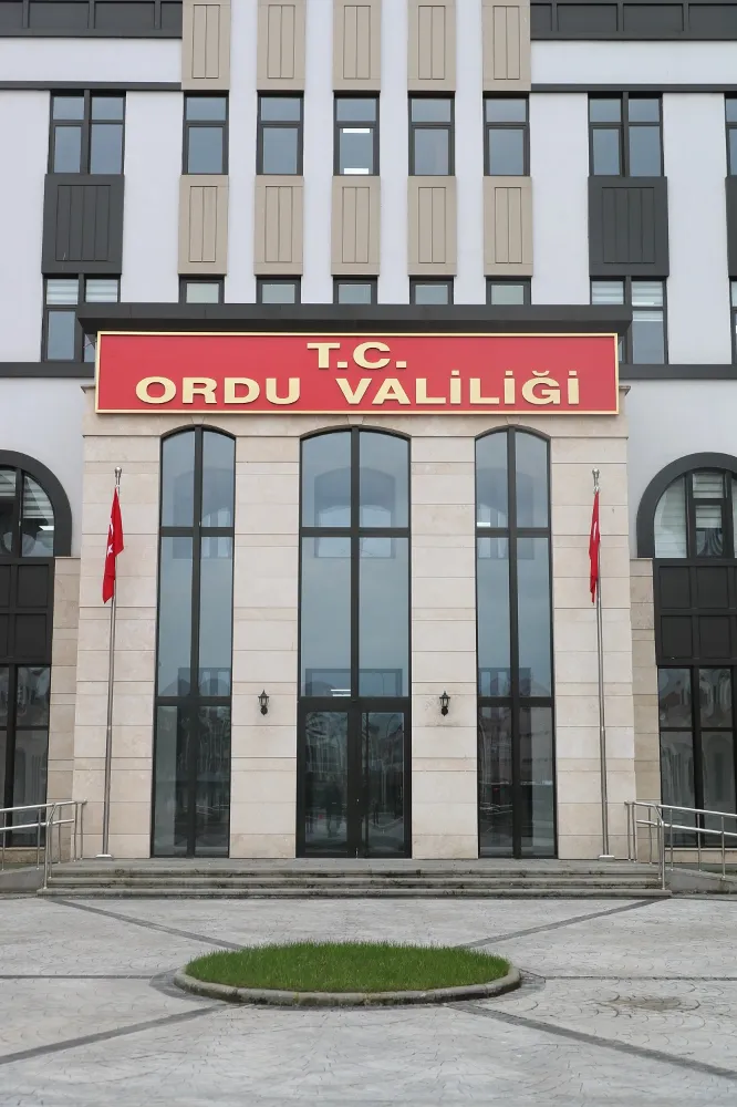 ORDU SAHİLLERİNDE DALGA GÜVENLİK UYARISI: DENİZE GİRİŞLER YASAKLANDI