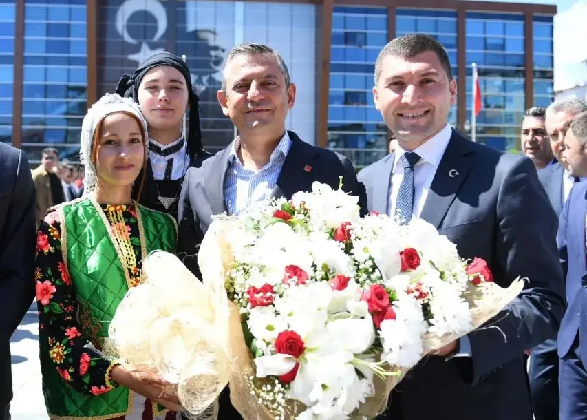 Özgür Özel’den Altınordu Belediye Başkanı Tepe