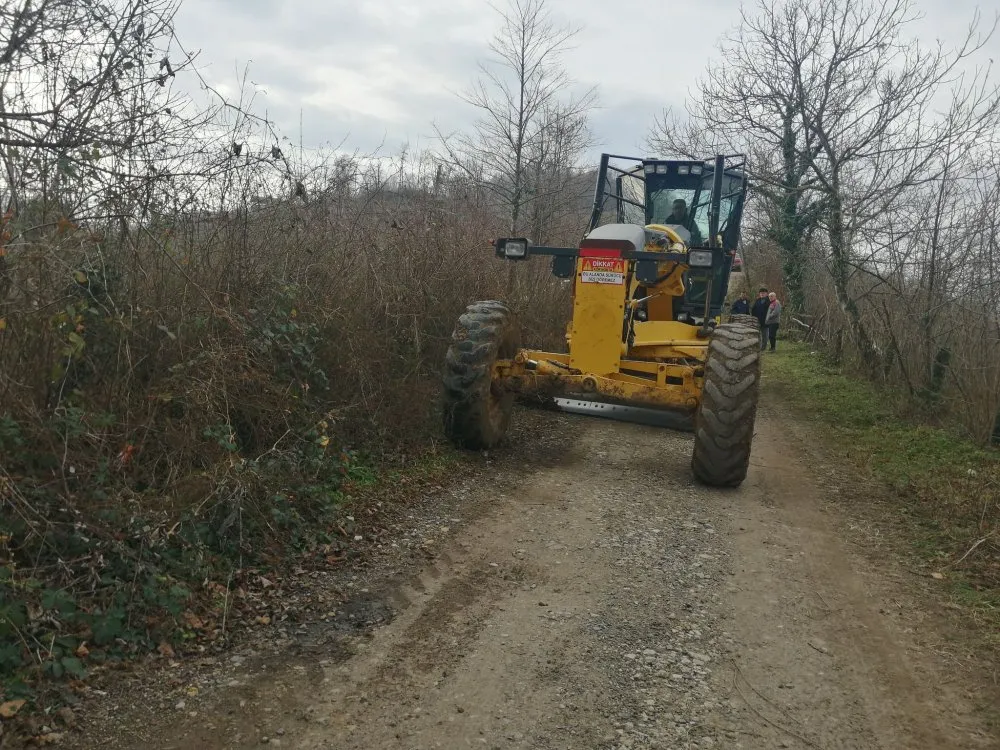 FATSA BELEDİYESİ’NDEN YUKARIARDIÇ MAHALLESİ DAĞDİBİ MEVKİSİNE YOL REGLAJ ÇALIŞMASI