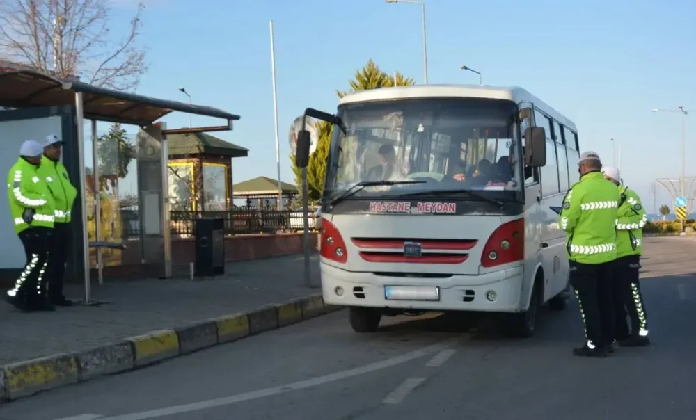 Ünye’de Ayakta Yolcu Taşıyan Dolmuşlara Ceza