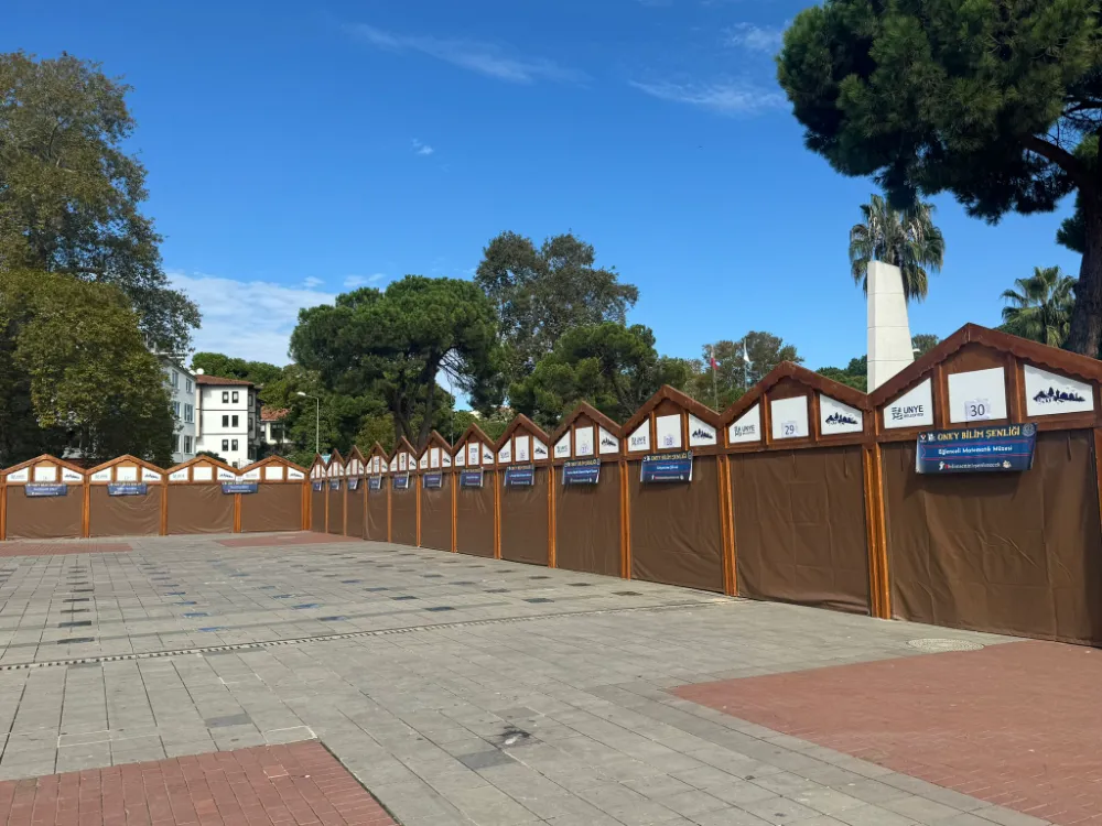 ÜNYE CUMHURİYET MEYDANI’NA 30 STANT KURULDU