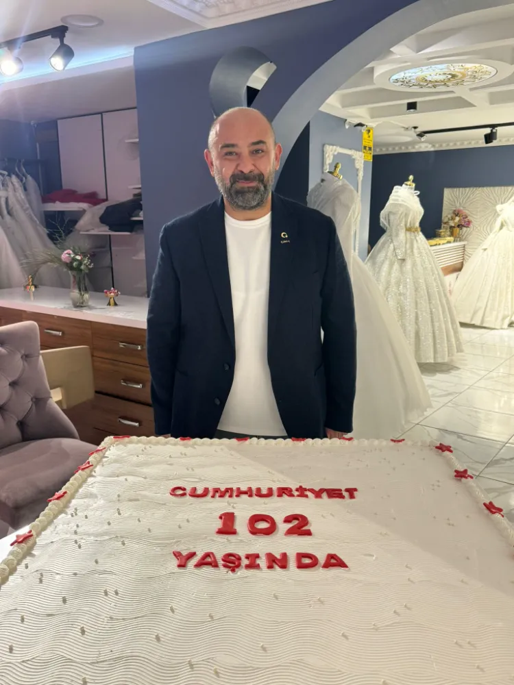 Hasan Şenses’ten Cumhuriyet Pastası