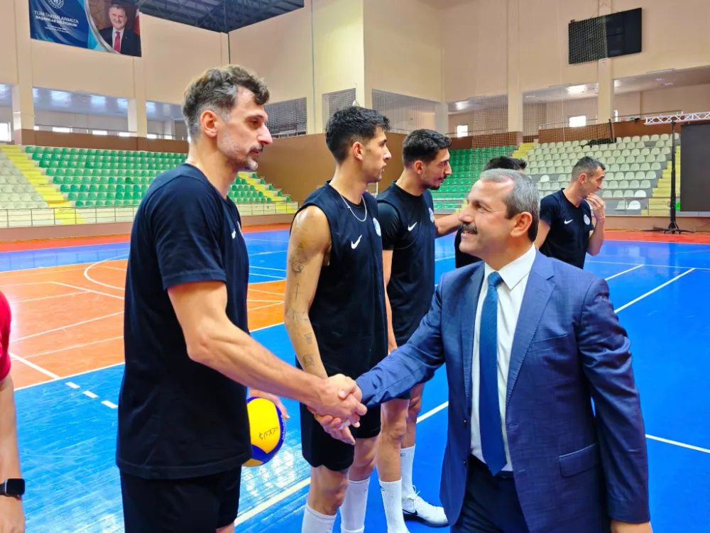BAŞKAN DEMİRCİ’DEN AKKUŞ VOLEYBOL TAKIMINA ZİYARET ETTİ.