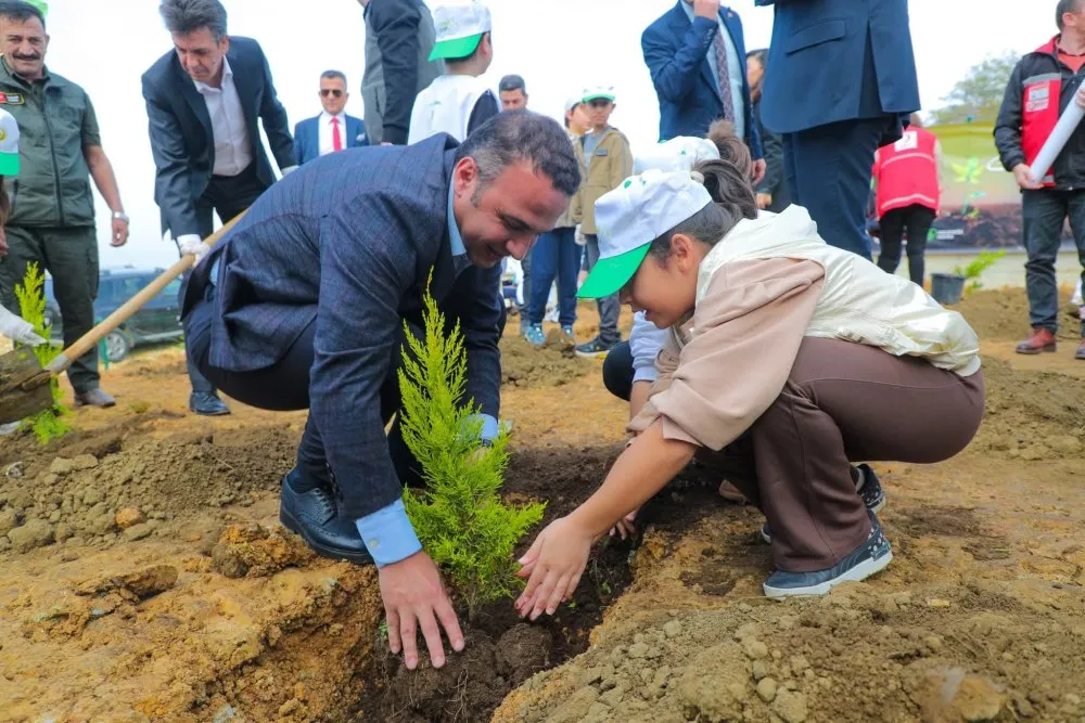 FİDANLAR TOPRAKLA BULUŞTU...