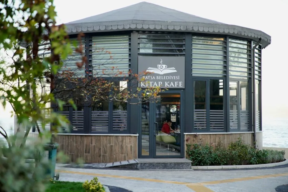 Kitap Kafe, tatil sürecinde de dolup taştı.