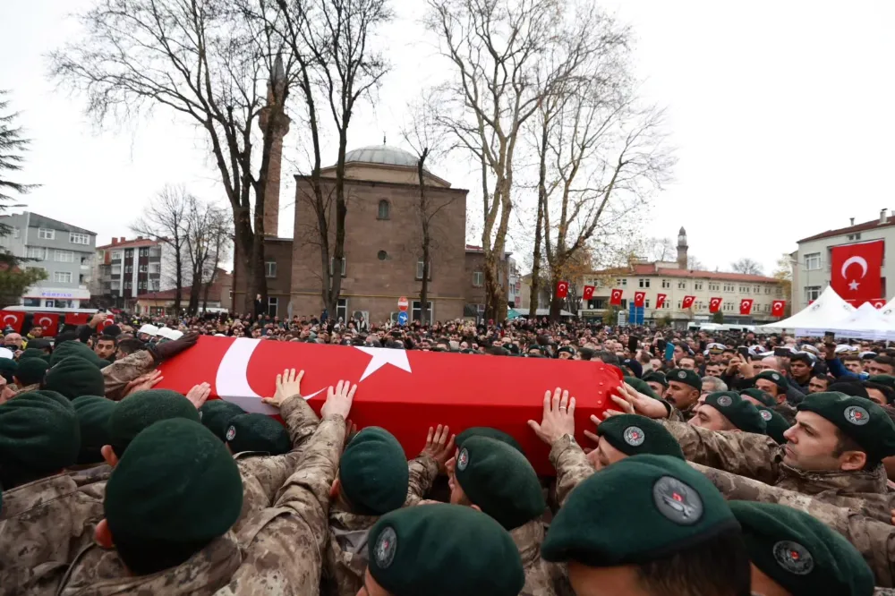 ŞEHİT POLİS MEMURU EMRE ALBAYRAK SON YOLCULUĞUNA UĞURLANDI...