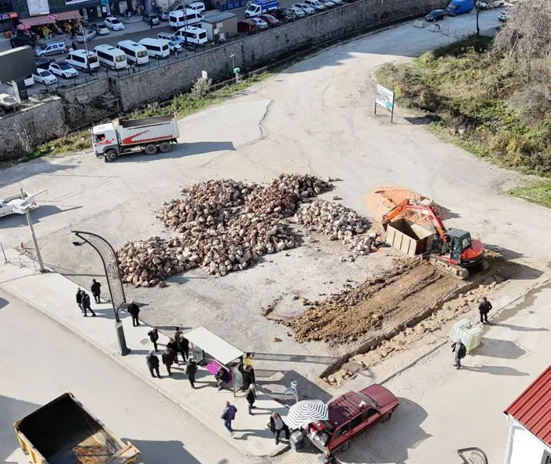 GÖLKÖY YENİ MEYDANINA KAVUŞUYOR