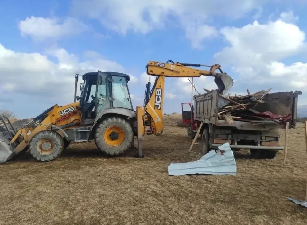 Kabadüz’de Kaçak Yapıların Yıkımına Başlandı.