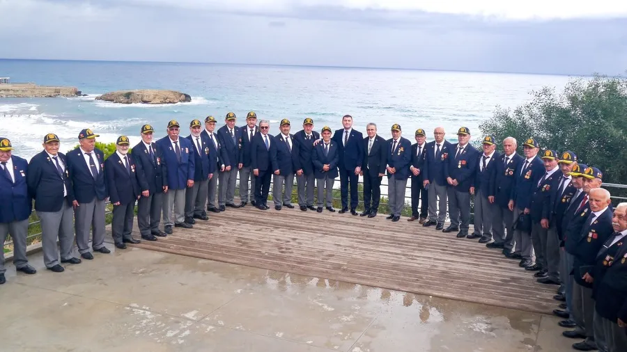 BAŞKAN TEPE, KIBRIS’TA GAZİLERLE TARİHİ BULUŞMA GERÇEKLEŞTİRDİ