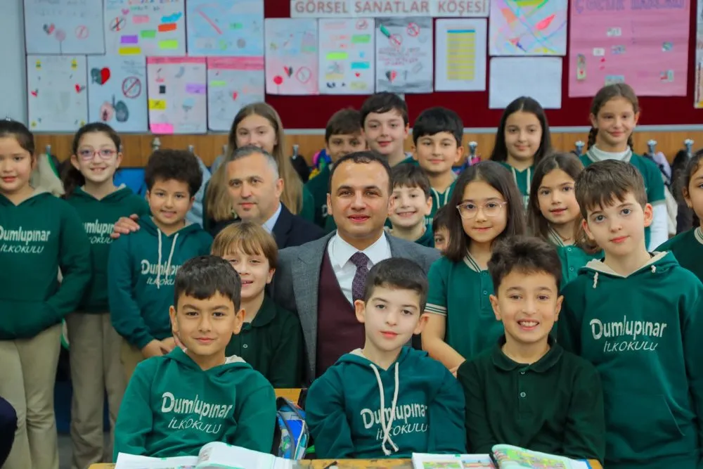 Başkan Kibar, davet eden öğrencileri kırmadı.