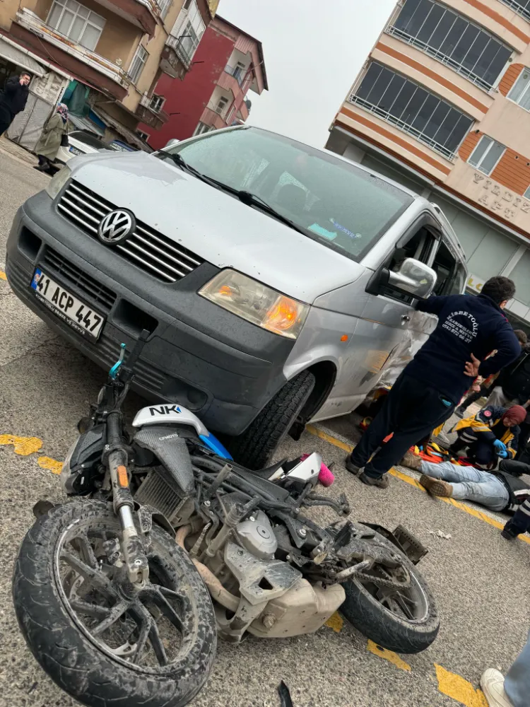 Ünye’de Trafik Kazası: Motosiklet, Panelvan Araca Yandan çarptı : 1 Yaralı