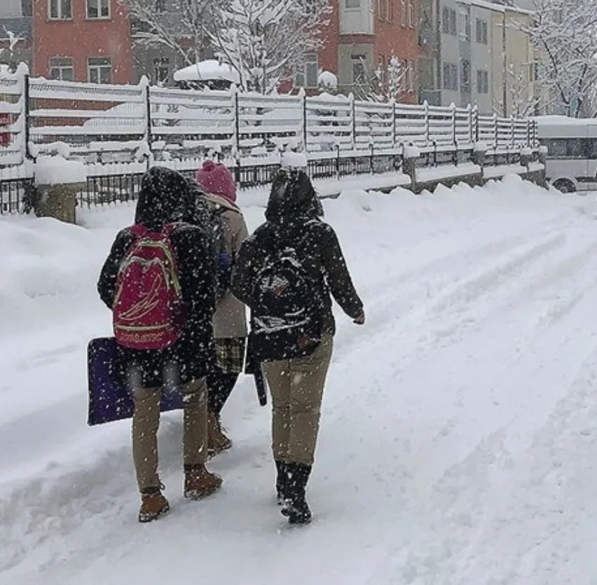 Akkuş’ta Eğitime Don ve Buzlanma Engeli