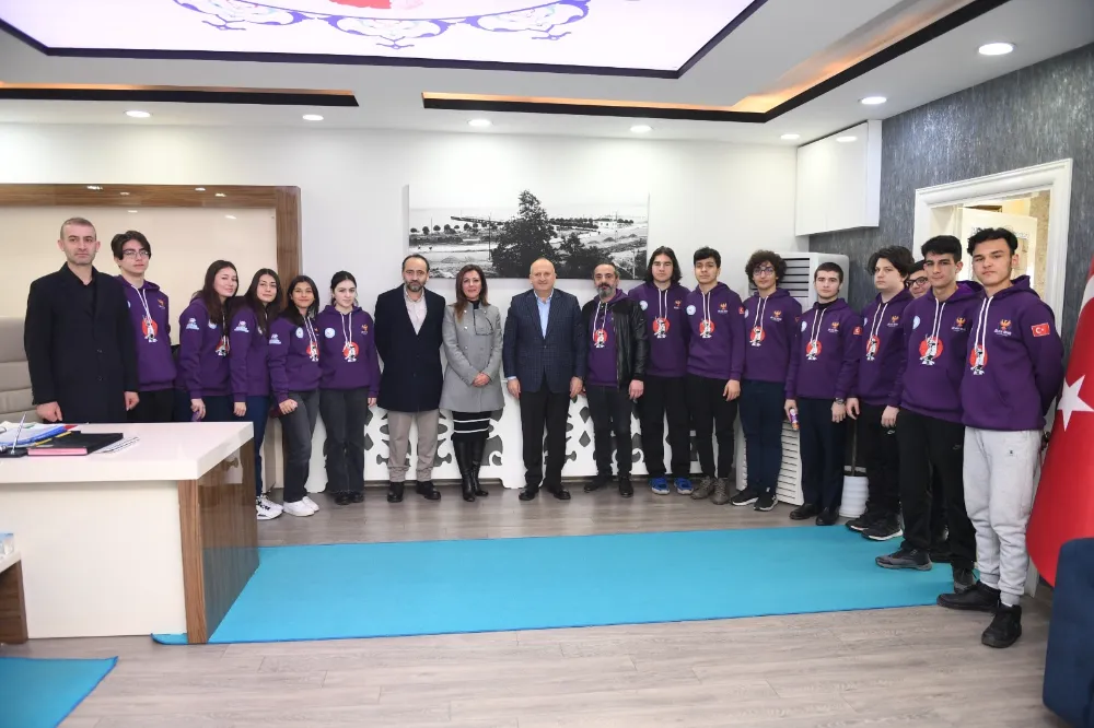 Ünye Fen Lisesi Öğrencilerinden Yarışma Öncesi Başkan Tavlı’ya Ziyaret