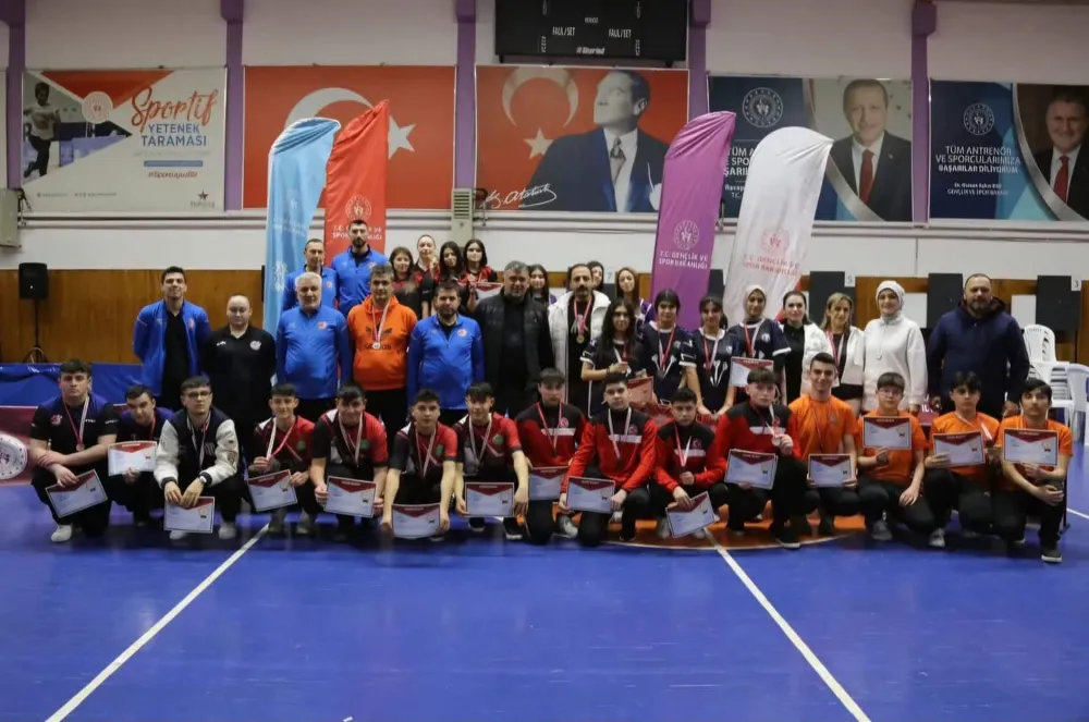 Ünye Anadolu Lisesi Genç Kız Dart Takımı Grup Şampiyonu Oldu