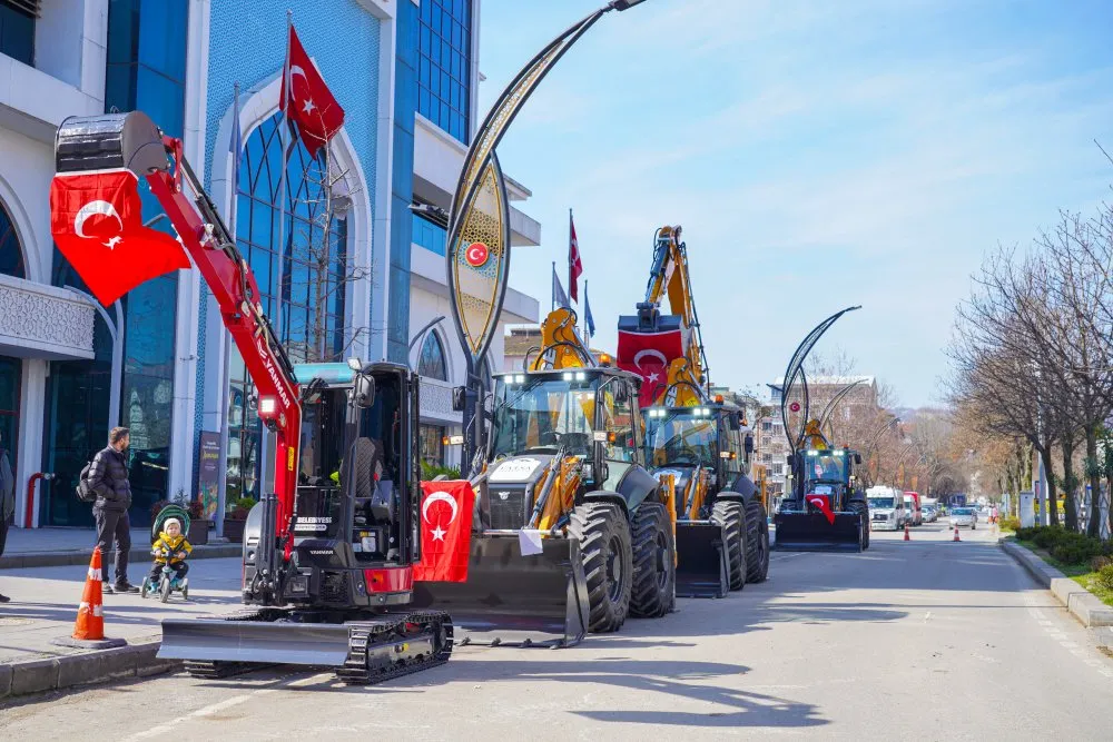 Fatsa Belediyesi 5 yeni iş makinesi aldı.