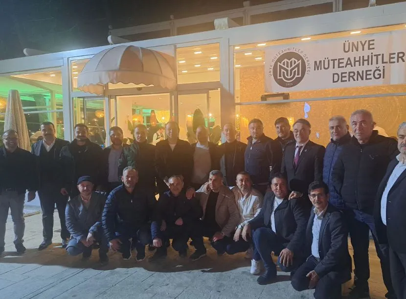 BAŞKAN TAVLI, MÜTEAHHİTLER DERNEĞİNİN İFTAR SONRASINA KATILDI.