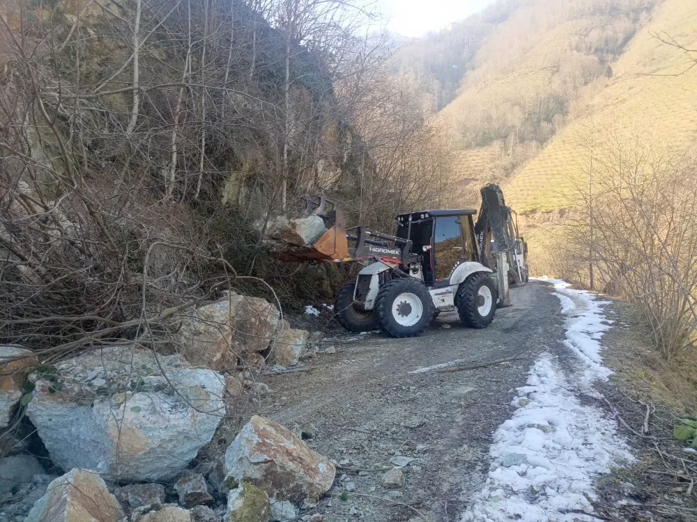 ORDU’DA ERİYEN KARLAR HEYELANLARA YOL AÇTI