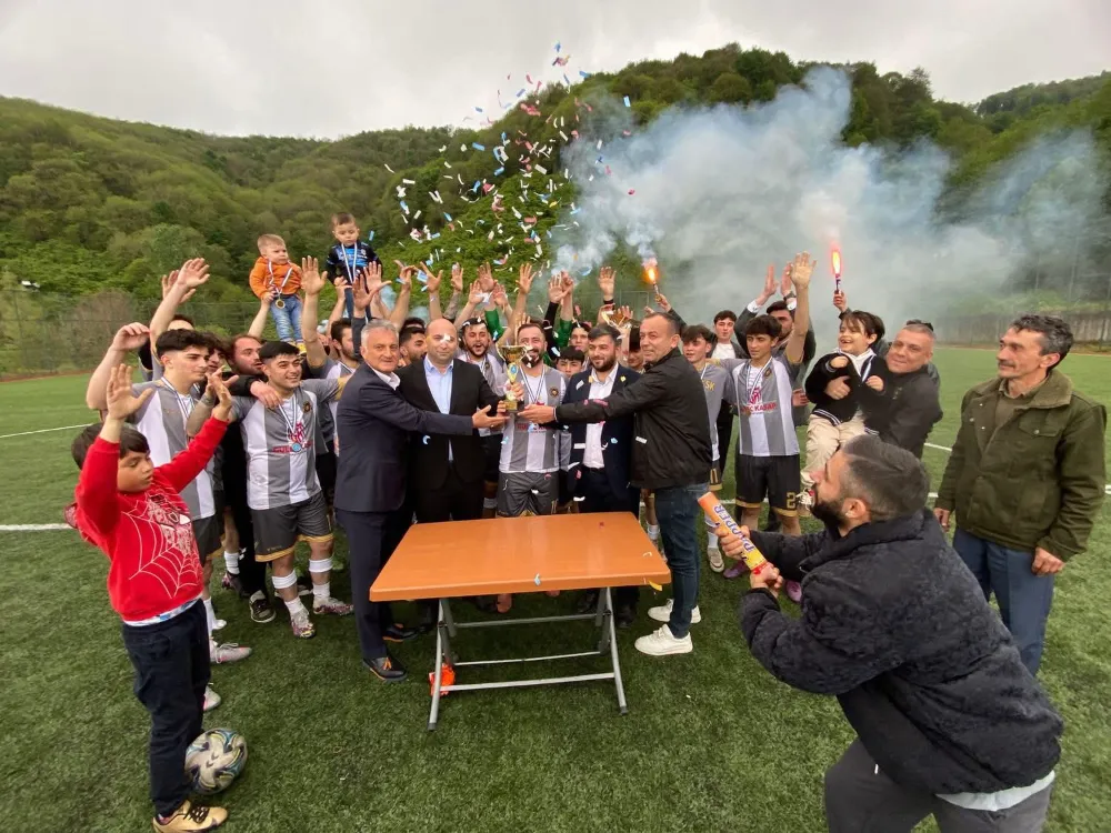 ŞAMPİYON İLKÜVEZSPOR...