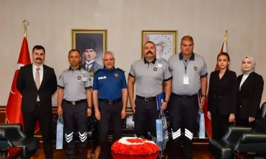 Dolandırıcılığı Önleyenlere Teşekkür Belgesi Verildi