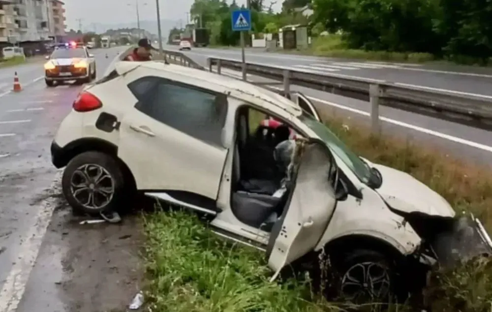 Kontrolden Çıkan Otomobil Refüje Çıktı! 1 Yaralı