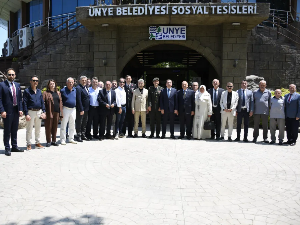 Ünye’de Bayram Coşkusu: Geleneksel Kent Bayramlaşması Yoğun Katılımla Gerçekleşti