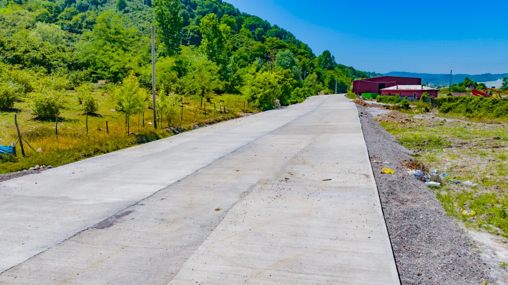  OSB YOLUNUN 1400  METRELİK KISMI BETON YOLLA BULUŞTU