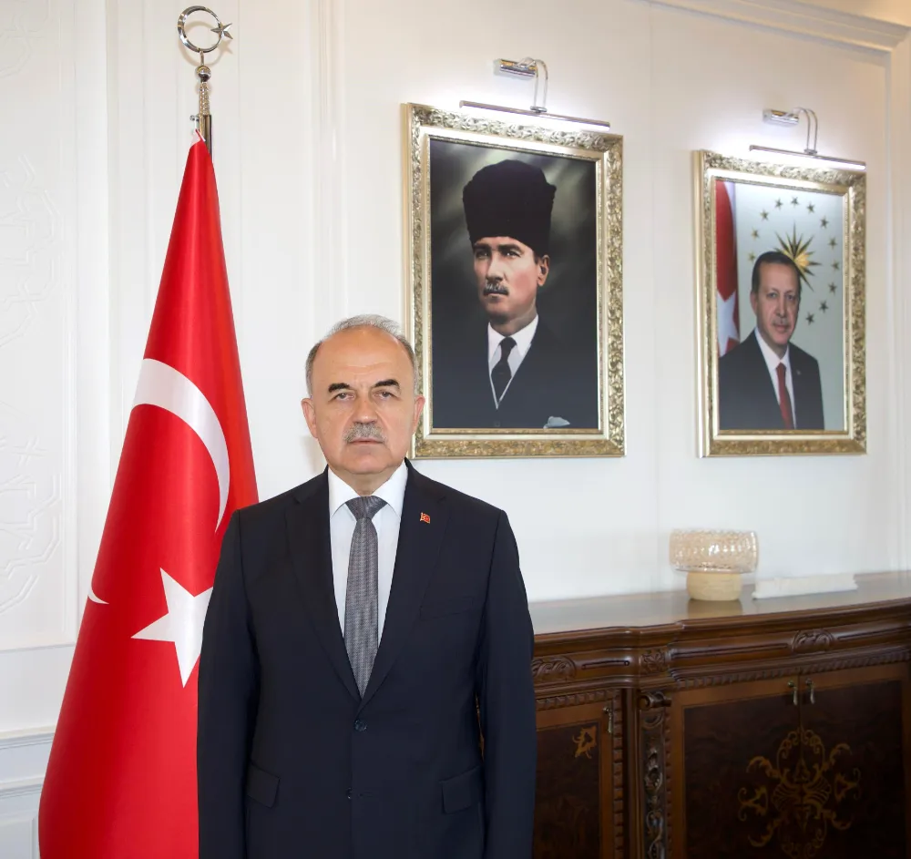VALİ EROL: “15 TEMMUZ, DÜNYA TOPLUMLARINA VE DEVLETLERİNE DERS VEREN BİR DESTANDIR”