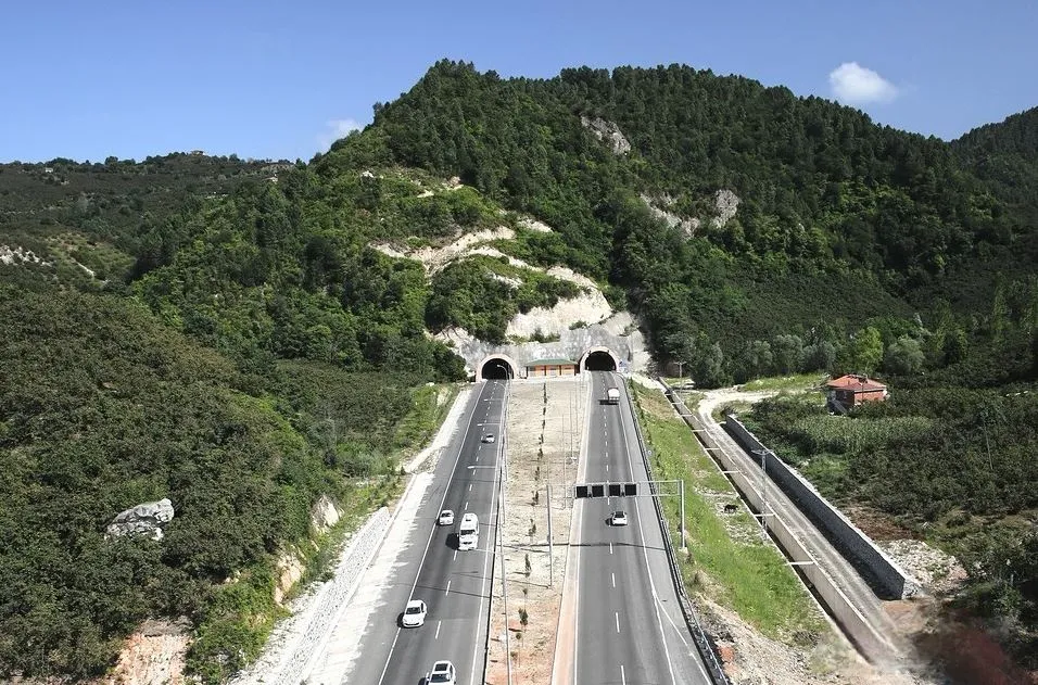 Ünye Çevre Yolu Tünellerindeki Kapalı Tüpün Açılış Tarihi Açıklandı