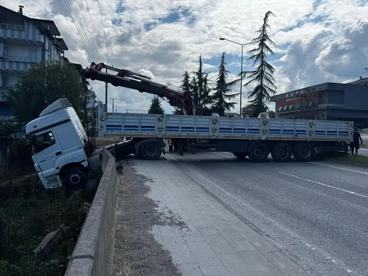 Ulubey Yolunda Tır Kazası