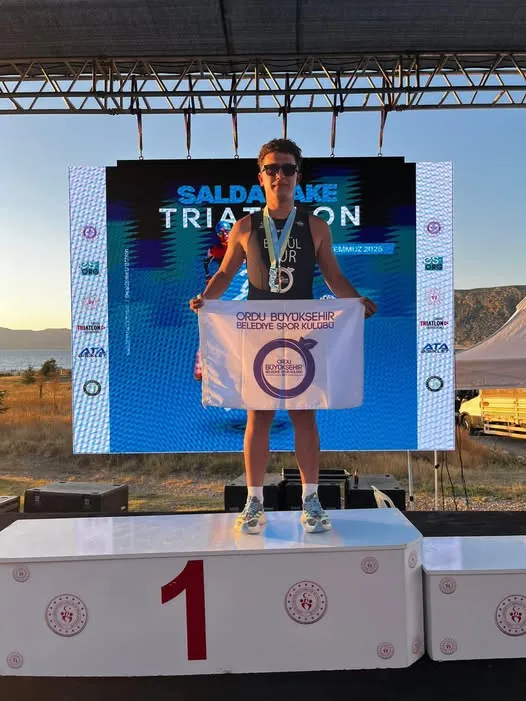 Salda Lake Triathlon yarışlarında büyük bir başarı
