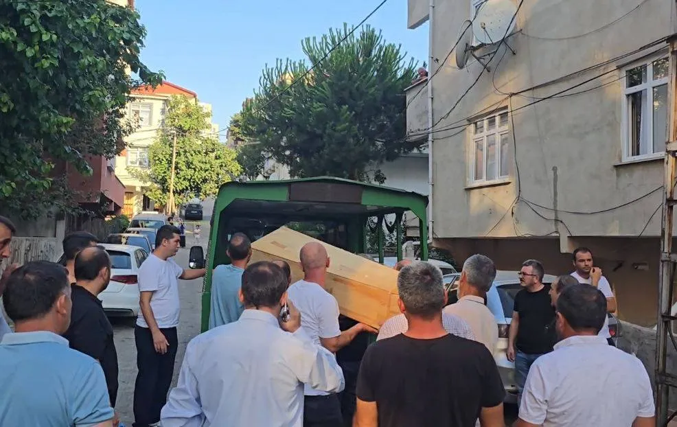 ORDULU GENÇ, ANNE VE BABASINI VAHŞİCE KATLETTİ