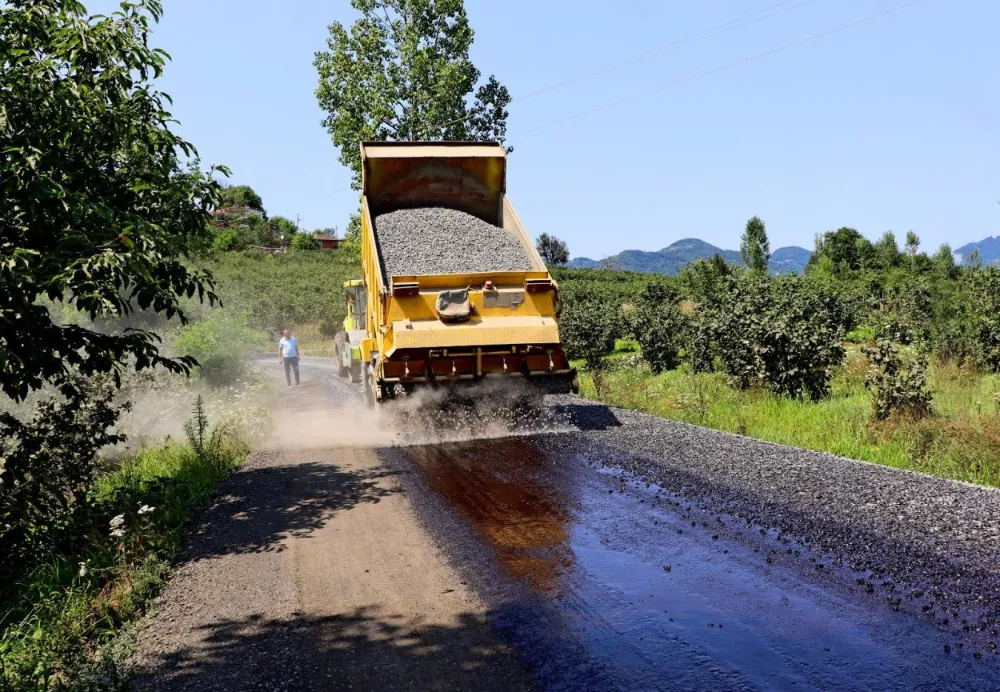 Akkuş ilçesinden Samsun’a bağlantı sağlayan yolda asfalt çalışmaları devam ediyor. 