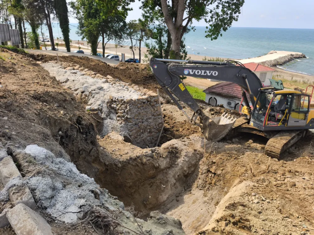 Yeni, 800 metrelik bisiklet ve yürüyüş yolu için çalışmalar başlatıldı.