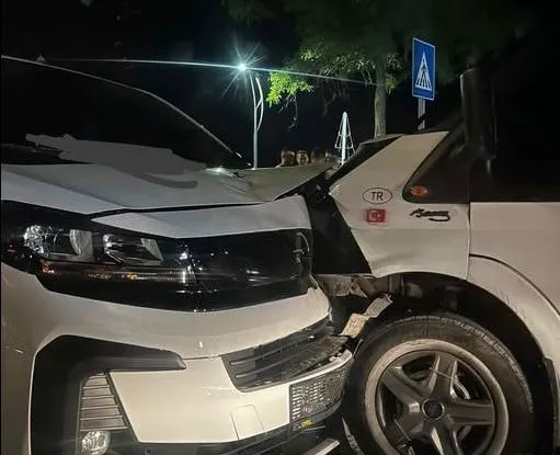 ORDU AKYAZI’DA MADDİ HASARLI KAZA!