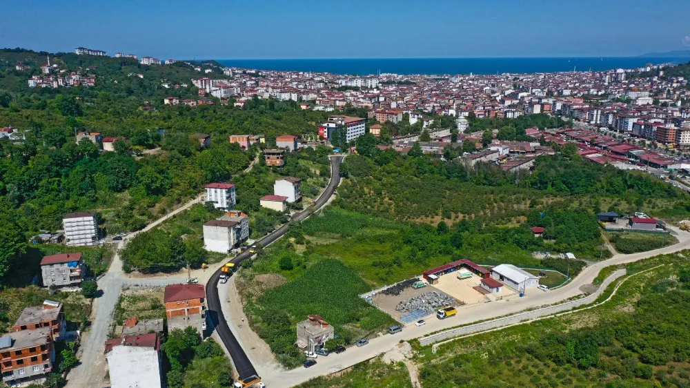 Ünye Yunus Emre Mahallesi’nde sıcak asfalt çalışmaları tamamlandı
