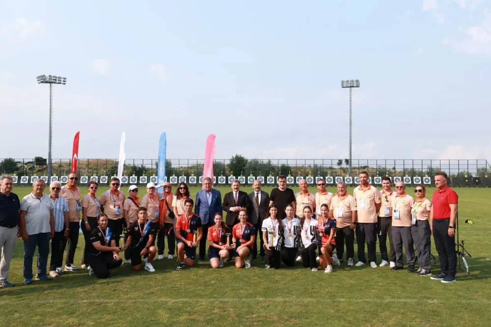 Samsun Valisi Orhan Tavlı, Türkiye Okçuluk Kupası 3. Ayak Müsabakaları Ödül Törenine Katıldı
