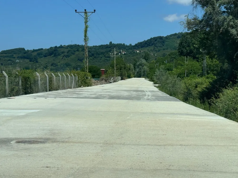 ÜNYE OSB YOLUNDA BETON YOL ÇALIŞMALARI HIZLA SÜRÜYOR