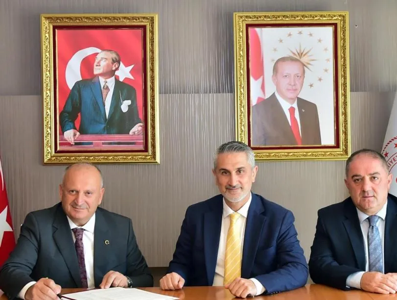 ÜNYE ATATÜRK PARKINA KAYKAY PARKI, ÇOCUK ATÖLYESİ VE AÇIK HAVA TİYATRO SAHNESİ GELİYOR…