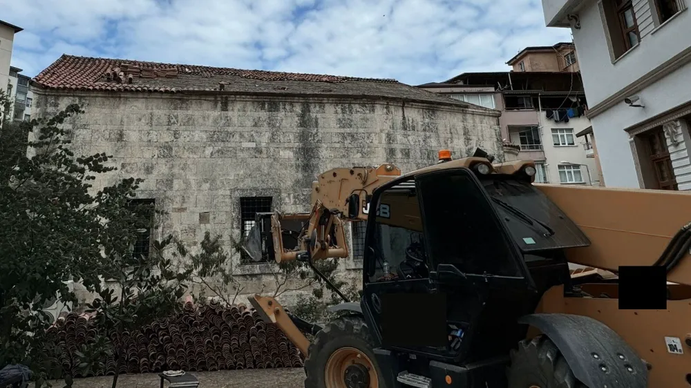 ÜNYE YALI KİLİSESİ’NİN ÇATISI YENİLENİYOR