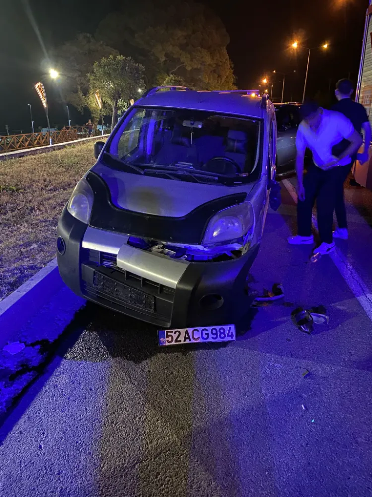 Ünye’de Sürücü 3 Araca Çarptı.