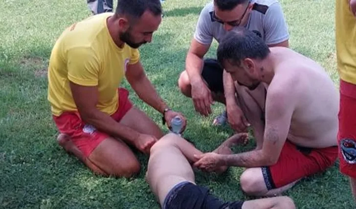 BOĞULMA TEHLİKESİ GEÇİREN ÇOCUĞU BABASI KURTARDI